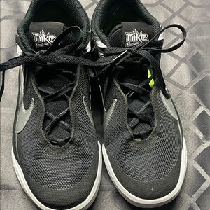 Nike Kids Hustle Shoes 3.5 Y